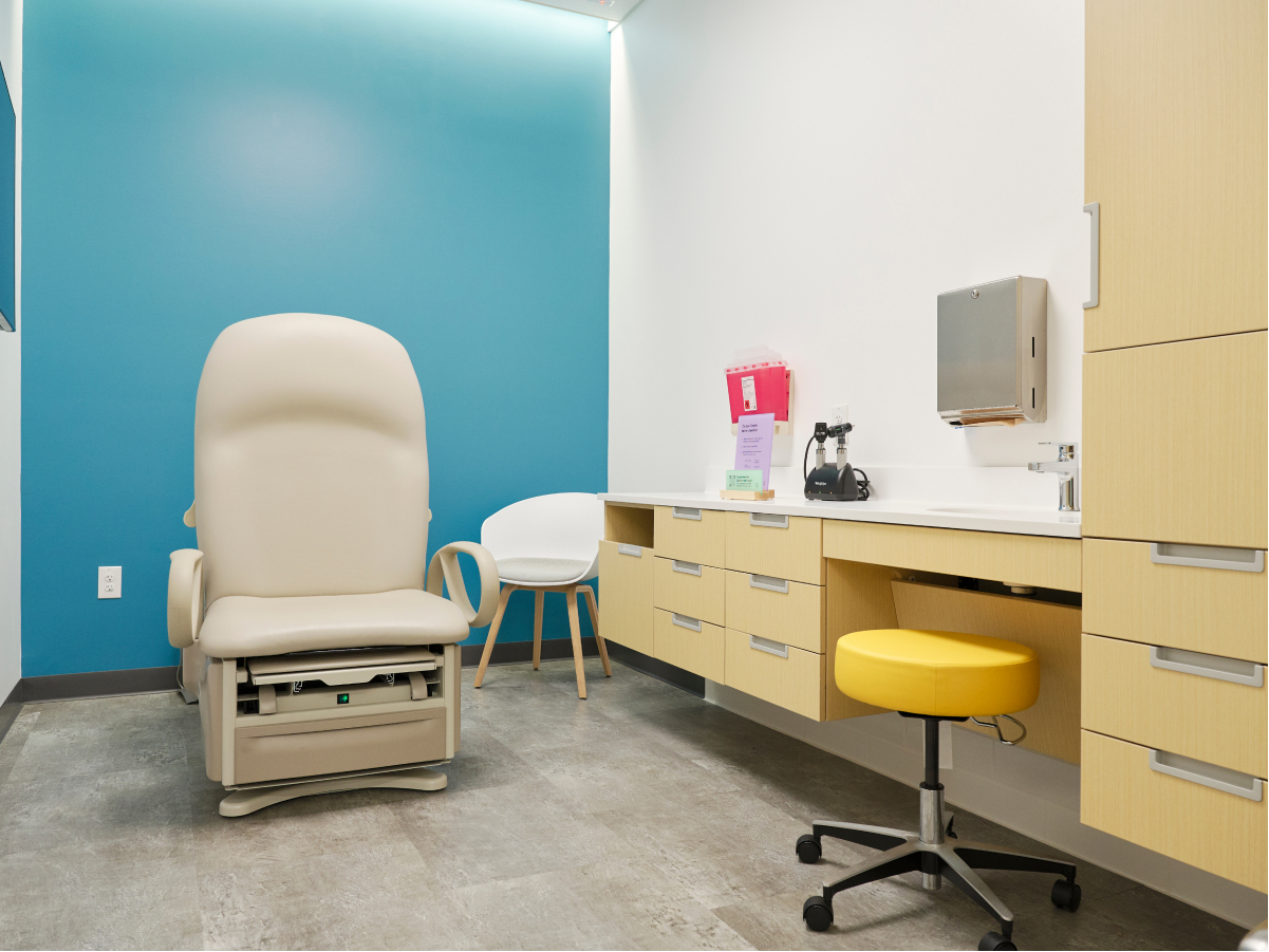 A clean, modern exam room in one of our Carbon Health clinics.